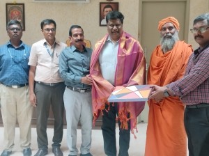 Controller of examinations அவர்களுக்கு நமது நிர்வாகிகள்  பொன்னாடை அணிவிக்கும் பொழுது